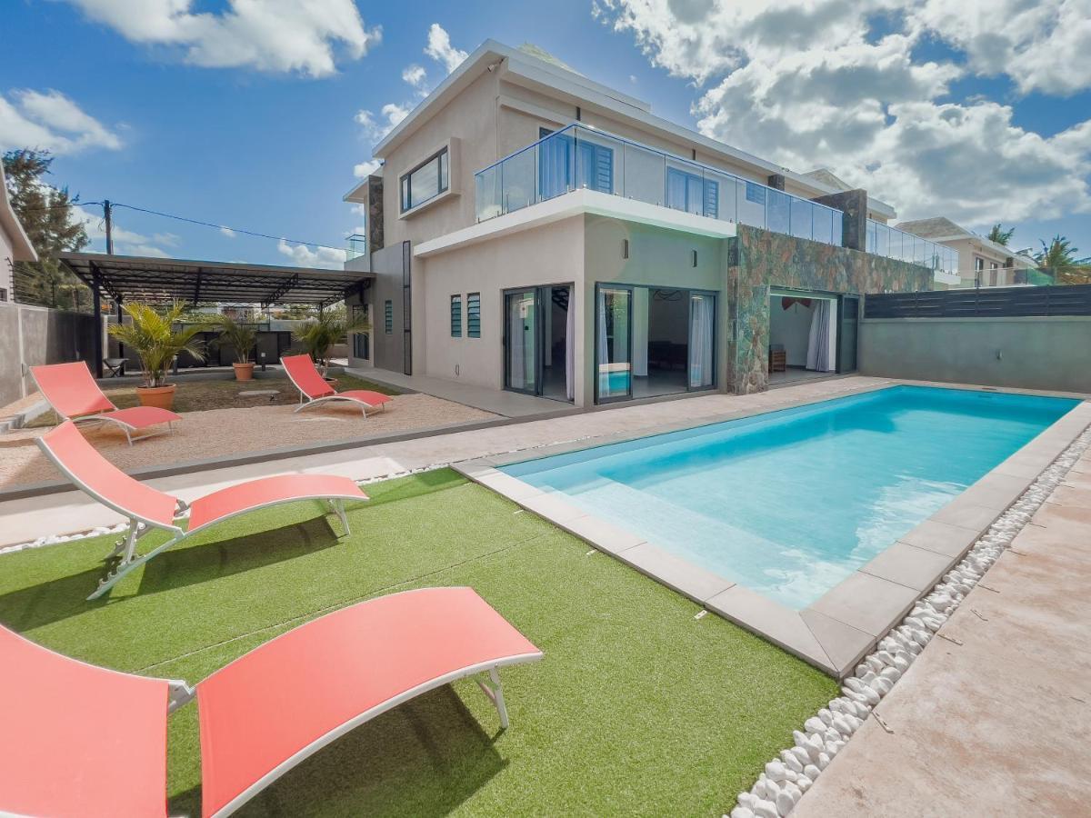 Spacious 4 Bedrooms Villa With Infinity Pool กรองด์เบย์ ภายนอก รูปภาพ